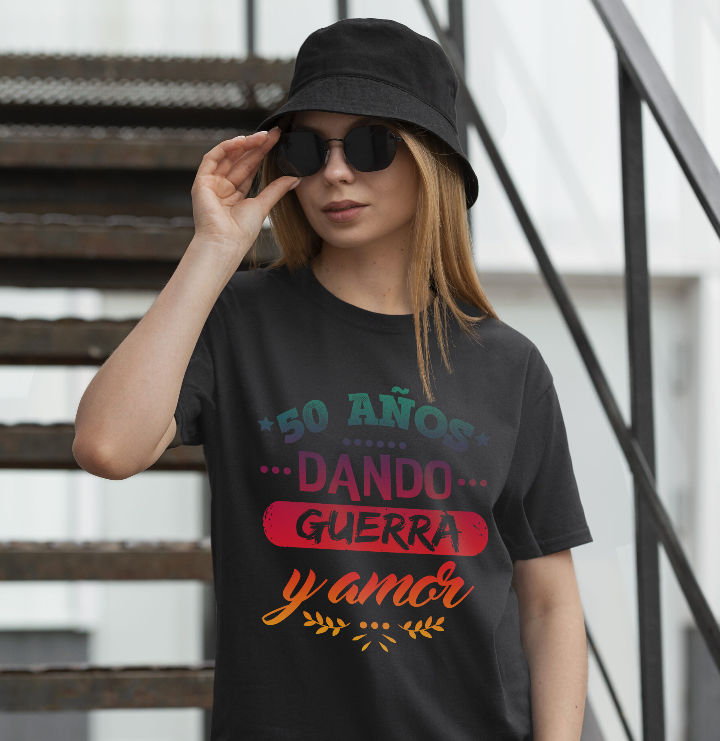 CAMISETA 50 AÑOS DANDO GUERRA Y AMOR - Imagen 3